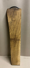 Load image into Gallery viewer, Single handled oak serving or chopping board